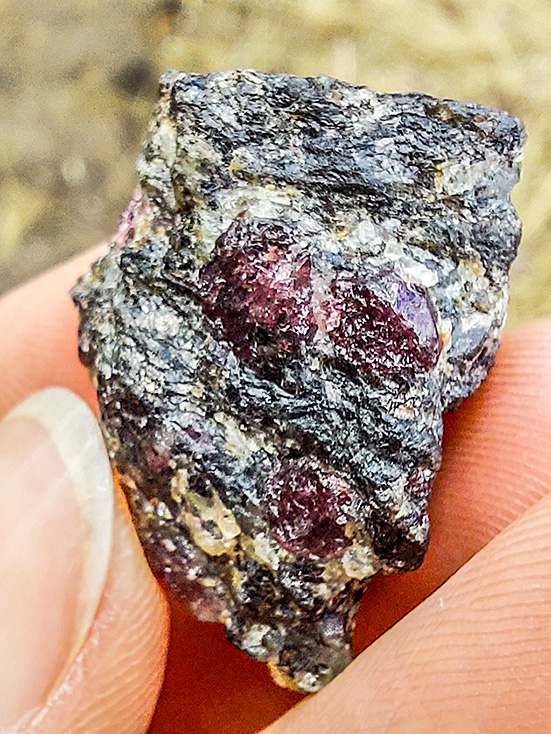 Katvaru pagastā atrasts interesants minerāls